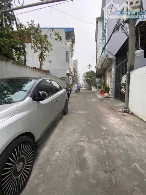 NHÀ 3 TÂNG - XÂY ĐỘC LẬP - CÓ SÂN CỔNG - ĐƯỜNG 5M Ô TÔ ĐỖ CỬA - ĐỒNG HOÀ - 5