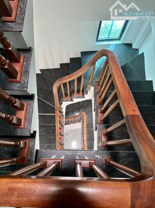 BÁN NHÀ CHÍNH CHỦ , 5 tầng x 40m2 , oto đỗ cửa , cách GA NHỔN ĐH CN 500m , nhà xây mới - 5