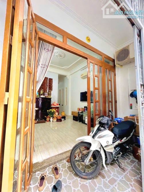 Hoàng Bật Đạt Tân Bình 50m2 2 tầng giá chỉ 4.x Tỷ - 5
