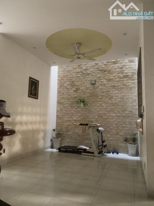 Bán nhà đi nước ngoài DT:200m2 (8x25)- biệt thư MIni 1 trệt- 1 lầu - 6