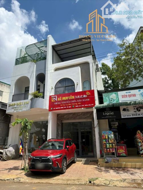 Bán nhà 3 lầu mặt tiền Nguyễn Công Trứ. - Diện tích: 4x19m (hậu 3,84) - Hướng: đông nam - - 6