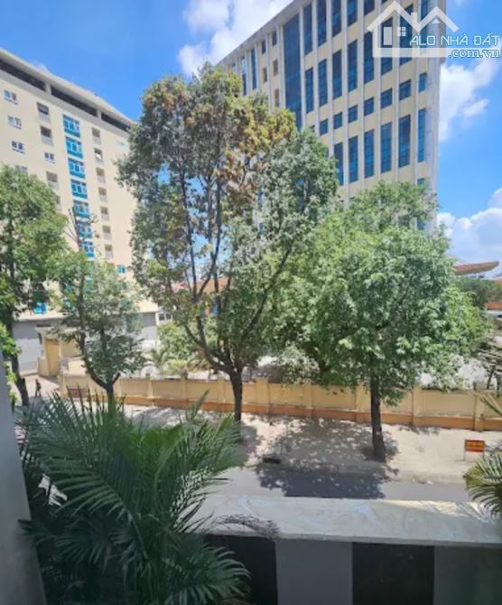 TỔ HỢP KHÁCH SẠN+ VĂN PHÒNG 4 SAO- MT CV HOÀNG VĂN THỤ- DTSD: 4,000 M2- GIÁ: 1,2 TỶ/TH - 6
