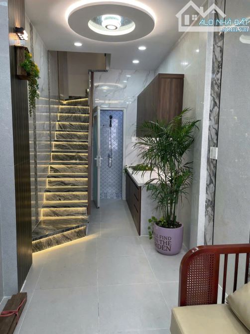 Nhà bán.Vị trí đẹp..Nhà mới 3 tầng.Lê Đại Hành.TT Q11.Giá tốt - 3