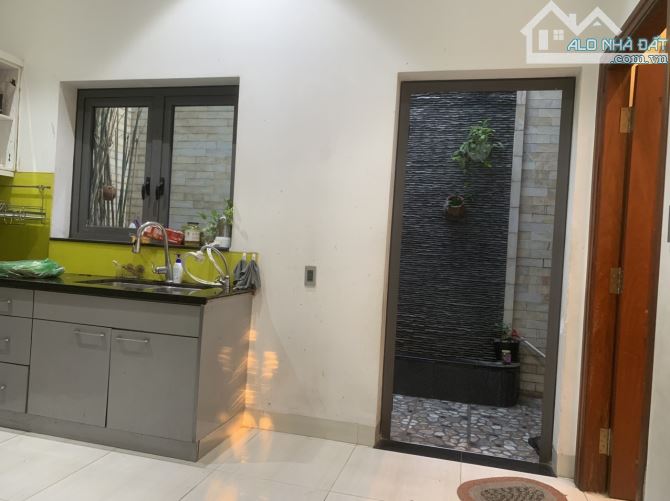 Bán nhà đi nước ngoài DT:200m2 (8x25)- biệt thư MIni 1 trệt- 1 lầu - 7