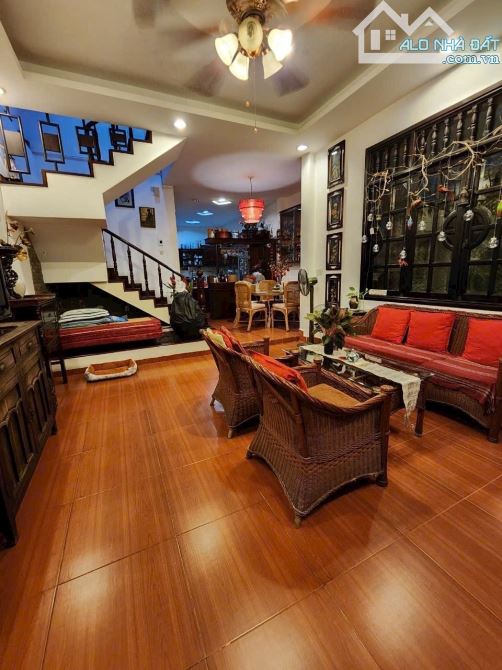 Bán villa 2 mặt tiền đường lớn 16m khu biệt thự VIP ven sông Đặng Thùy Trầm 4 tầng 190m2 - 8