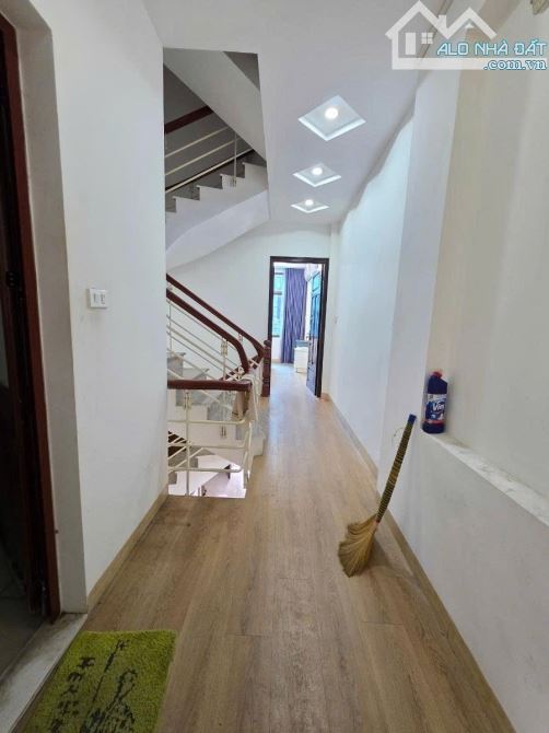 NHÀ ĐẸP TRUNG KÍNH Ở NGAY - TRUNG TÂM CẦU GIẤY – DT 47M2 X 5 TẦNG  – GIÁ 12,9 TỶ ! - 8