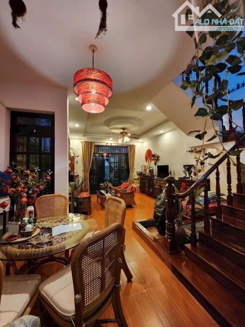 Bán villa 2 mặt tiền đường lớn 16m khu biệt thự VIP ven sông Đặng Thùy Trầm 4 tầng 190m2 - 9