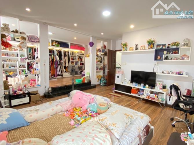 Bán Biệt thự 4 lầu đẳng cấp ngay Q.3 Lê Văn Sỹ ngang 8m 160m2 có hầm NT cao cấp 41.5 tỷ. - 9