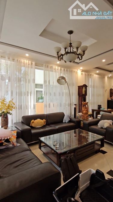 Bán gấp Biệt Thự KĐT Việt Hưng Palm Garden 209m 3T MT11m, gara oto, sân tiểu cảnh - 1