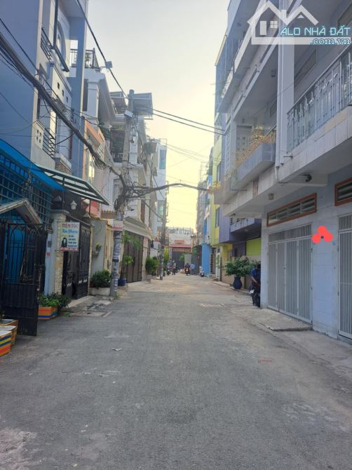 NHÀ ĐỒNG ĐEN HẺM 8M 64M2 3 TẦNG 9.8 TỶ