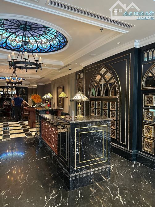 Bán khách sạn mặt phố Hàng Bông, 155m2, 11 tầng, mặt tiền 7.3m, 127 tỷ, kinh doanh