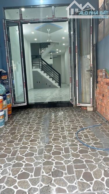 "  bán nhà xd 3 tầng -Đình Phong Phú- Tăng Nhơn Phú B- Quận 9.Giá bán:5.xtỷ . Diện tích: 8