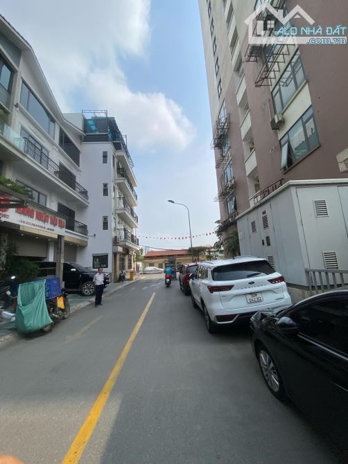 BÁN BIỆT THỰ LIỀN KỀ GIẢI PHÓNG VỈA HÈ Ô TÔ TRÁNH 70M 15.8 TỶ
