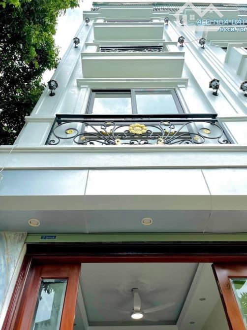 Bán nhà đẹp cách Quốc Lộ 6 chỉ 500m, ô tô lùi cửa. DT 32m2, 5 tầng. Giá 3,45 tỷ