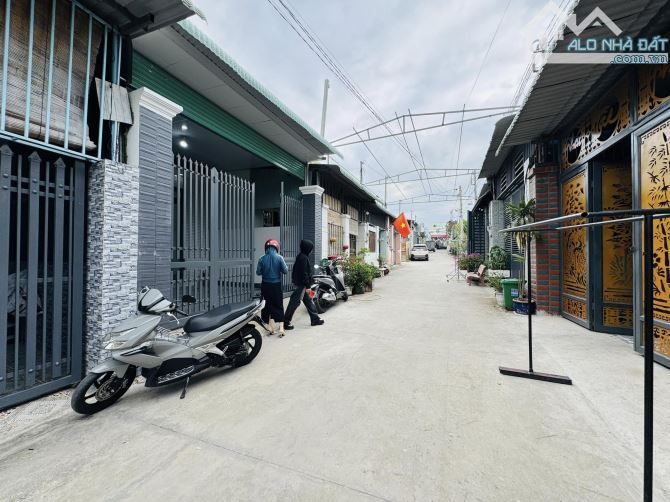 Nhà cấp 4 vuông vứt rộng rãi cực kỳ đẹp, SHR, Củ Chi, Giá 1 tỷ 090.