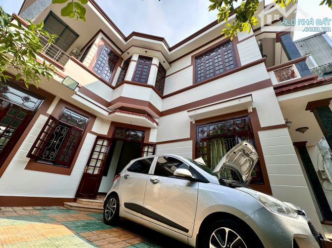 BÁN BIỆT THỰ 2 TẦNG- DT 191M2- GIÁ 3,9 TỶ - CÁCH PHAN CHU TRINH VÀI BƯỚC CHÂN