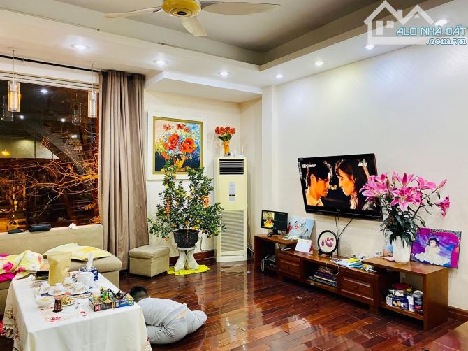 BÁN NHÀ MẶT PHỐ KHÂM THIÊN, VỈ HÈ RỘNG, KINH DOANH TỐT 30m2 x 5 tầng giá hơn 10 tỷ