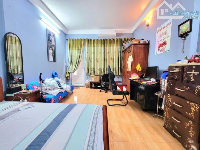 Phú Nhuận - sát Mặt tiền 78m2 (4x19)  4 tầng 4 PN - P. Thờ - Chỉ 9.X t ỷ TL
