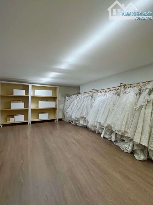 Nhà mặt tiền Phan Đăng Lưu, Phú Nhuận. DT 6 x 10, trệt 3 lầu, giá 32 tr