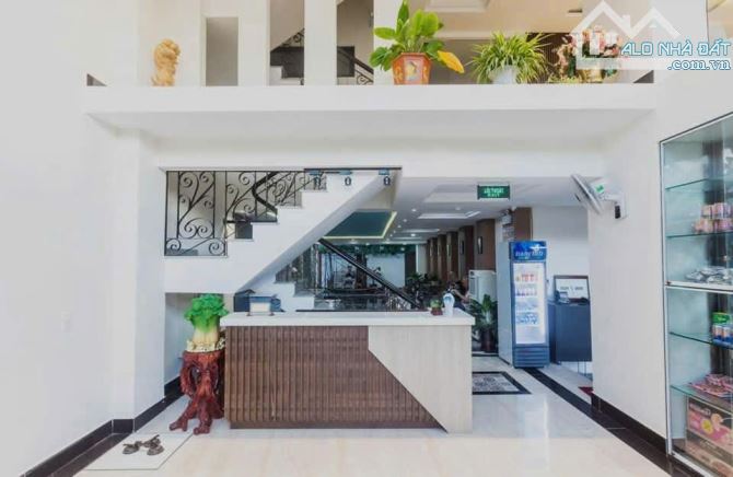 Chỉ 29,999 TỶ: BÁN TÒA NHÀ CĂN HỘ DỊCH VỤ ĐÀ NẴNG - Gần đg HỒ XUÂN HƯƠNG: 10 x18m - 7 TẦNG