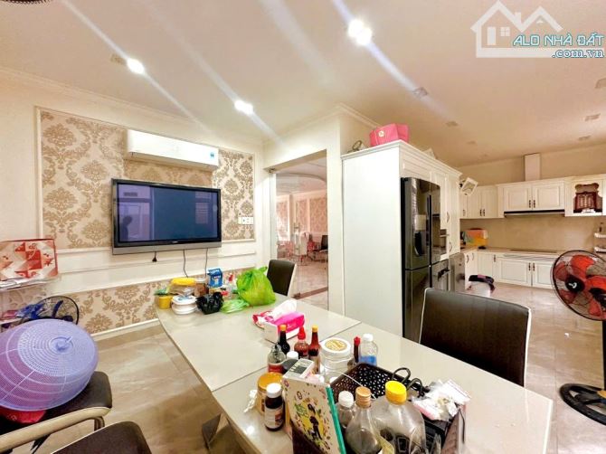 BIỆT THỰ 2 MẶT TIỀN LÊ VĂN QUỚI - NGANG KHỦNG 8M - KHU VIP - 6 TẦNG - CÓ THANG MÁY - 12 TỶ