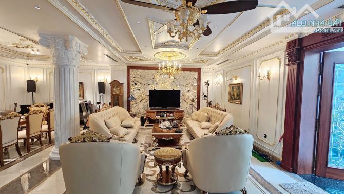 Bán nhà Cầu Giấy, 8T, thang máy, phân lô, Ôtô, nhà đẹp, nội thất xịn, chủ quan chức.24 tỷ