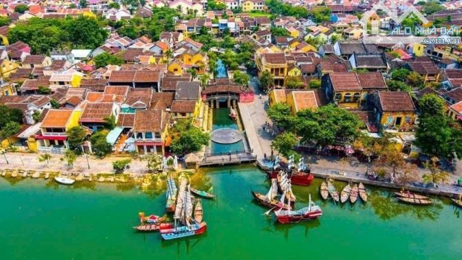 Bán Nhà Trong Trung Tâm Phố Cổ Hội An - 2 Tầng - Lô Góc 3 Mặt - Nội Thất Gỗ Quý - 9TyX.