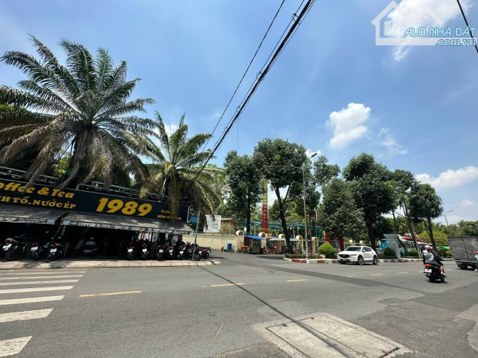 Góc 2MT Bình Phú Quận 6 16x42m CN 670m² Đất Trống – HDT 195 Triệu/th – Giá 110 Tỷ TL