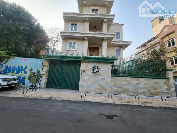 Biệt Thự 2MT Cách Mạng Tháng 8 Tân Bình 17.5x24.5m Hầm 5 Tầng – Đang Ở – Giá 110 Tỷ TL