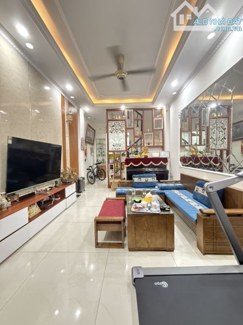 NHÀ ĐẸP PHÂN LÔ MẶT NGÕ NGUYỄN VIẾT XUÂN, HƠN 10M RA ĐƯỜNG Ô TÔ TRÁNH, GIÁ 11.5 TỶ