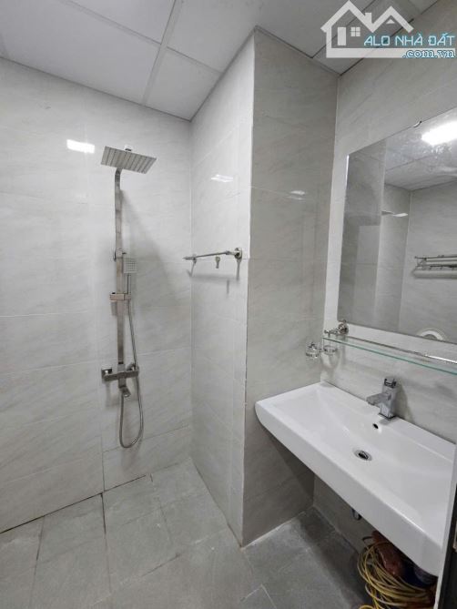 Bán căn 2 ngủ 61m2, full nội thất mới tinh tại N03 Trần Quý Kiên Cầu Giấy