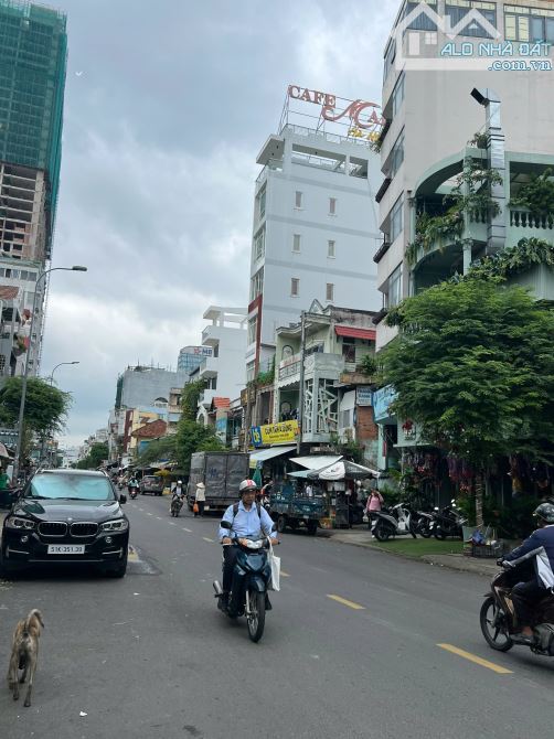 Bán mặt tiền Võ Thị Sáu ngay Phạm Ngọc Thạch, P. VTS, Q3. DT: 14x24m. CN: 318m2