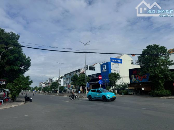 BÁN ĐẤT góc 2 mặt tiền TP.Thủ Đức 30mx25m 930m2 GIÁ 150 TỶ (gần KĐT Global City)