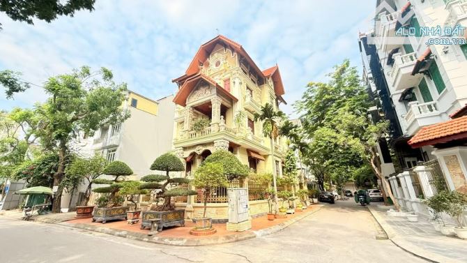 BÁN BIỆT THỰ NGUYỄN CƠ THẠCH DT 130M2 X 5 TẦNG THANG MÁY 40 TỶ