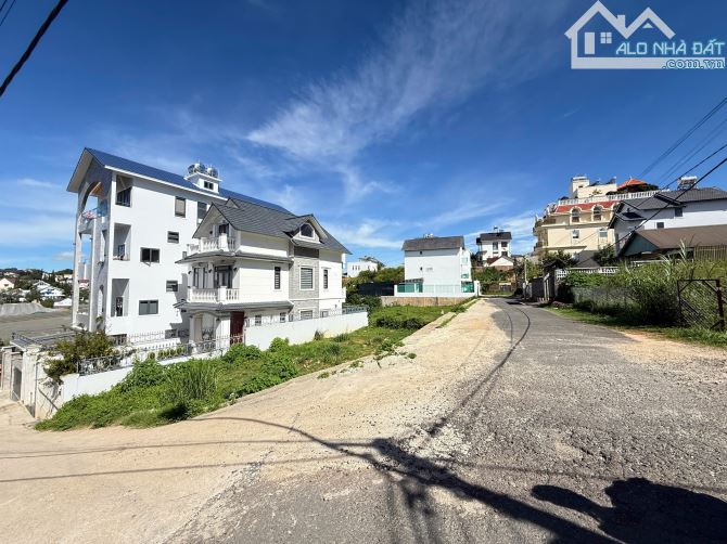 Bán Gấp Khuôn Đất 150m2 Hai Mặt Tiền Trước Sau Nội Khu Chỉnh Chu Đường Nhựa 10m Thông Nhau