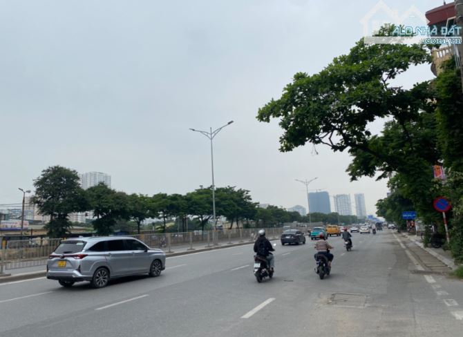 BÁN ĐẤT TẶNG NHÀ 1 TẦNG GIẢI PHÓNG- GIÁP BÁT PHÂN LÔ Ô TÔ TRÁNH 82M  13.4 TỶ