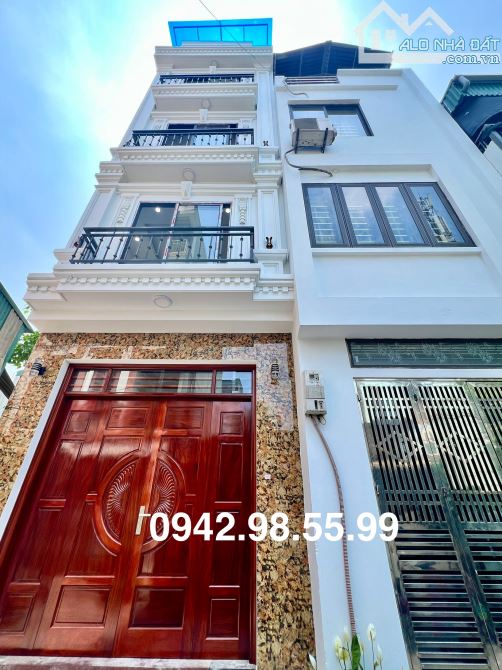 Bán nhà Giang Biên 5 tầng 45m mới đẹp, oto đỗ cửa giá 7 tỷ hơn