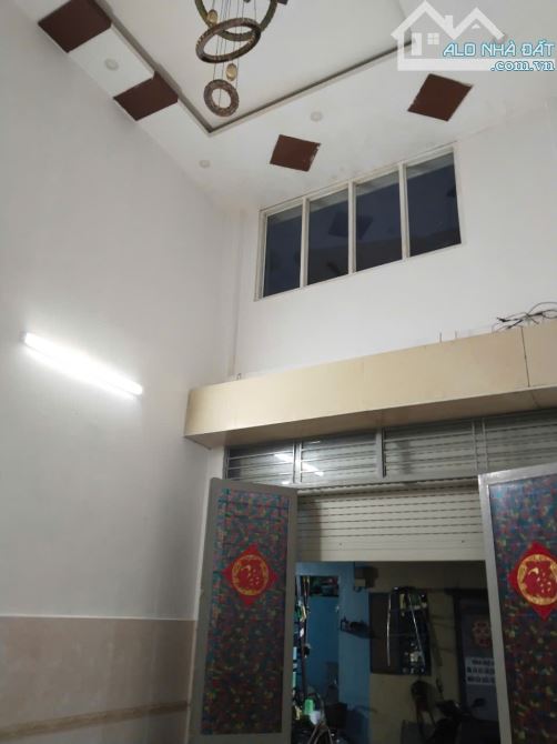 Bán Gấp Nhà 1/ HXH thông đường lê thị bạch cát Quận 11 DT 4mx10m 3 tầng chỉ 5.7 Tỷ