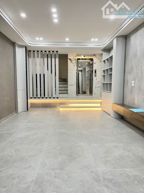Bán Nhà Phố Trạm 55m2-hơn 10 tỷ-6 Tầng-Mt 4.5m-Ô TÔ GẦN-FULL NỘI THẤT-THANG MÁY- PHÁP LÝ