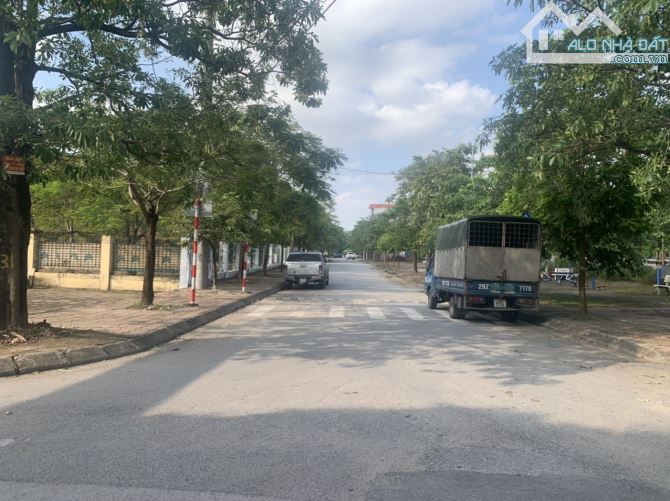 Chính chủ bán giá cho nhà đầu tư 76m đất phân lô Cự Khối, gần chợ và công viên, gần hồ