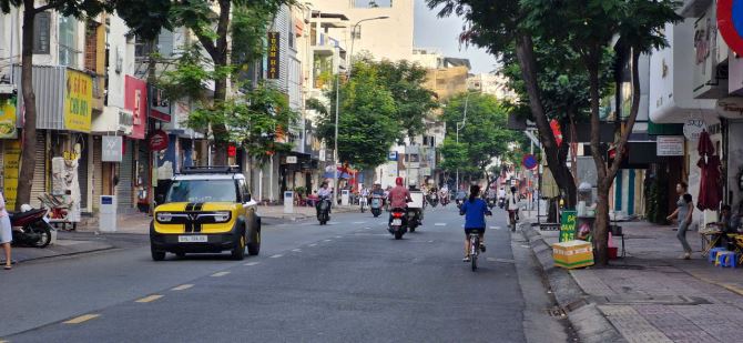 Nhà Rộng Hẻm Xe Hơi Thông, Rạch Bùng Binh Quận 3 – 3 Tầng, Giá 20  Tỷ!