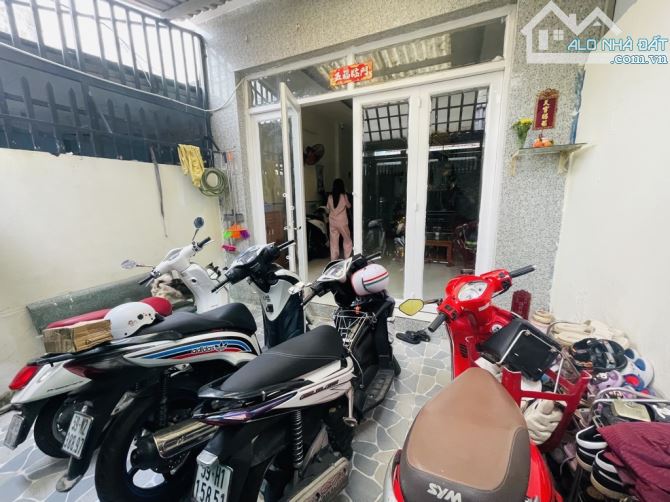 Bán nhà mặt tiền gần ngã tư Bốn Xã, BHHA, Bình Tân, 82m² (4.1 x 20.5) x 2 tầng, chỉ hơn 6t