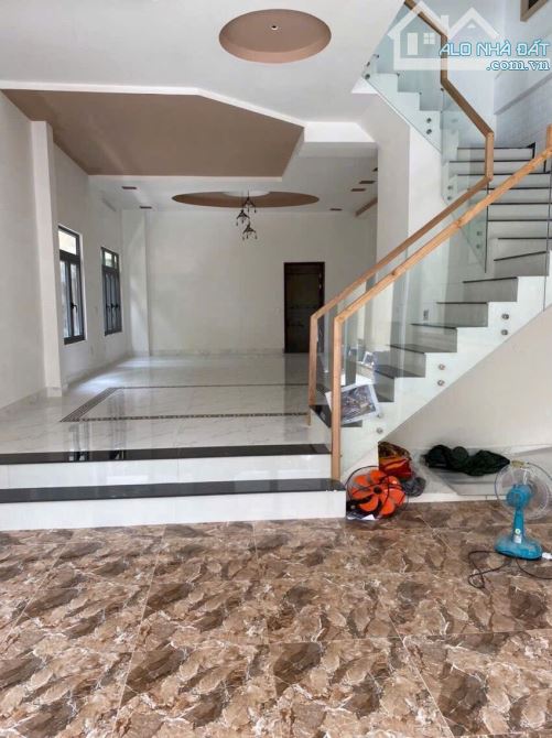 Bán gấp biệt thự 8×20 khu tên lửa chỉ 20,5 tỷ