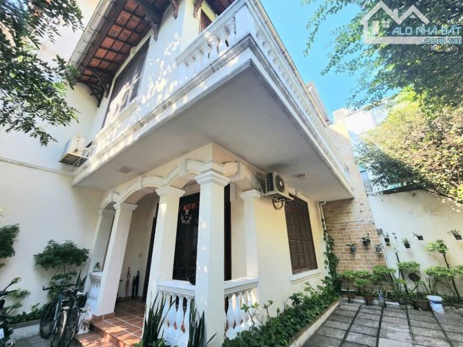 Bán Biệt thự 115/...Trần Quốc Thảo, p. Võ Thị Sáu, Q3. DT:26x20m. Gía bán 175 tỷ TL