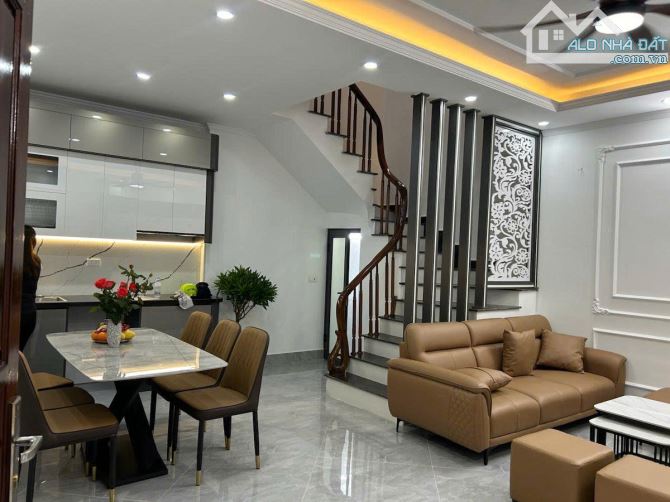 Quan Nhân: 55m², MT 5m, nhà 3 tầng – Gần hồ, gần ô tô, giá 11.3 tỷ có đáng để xuống tiền?