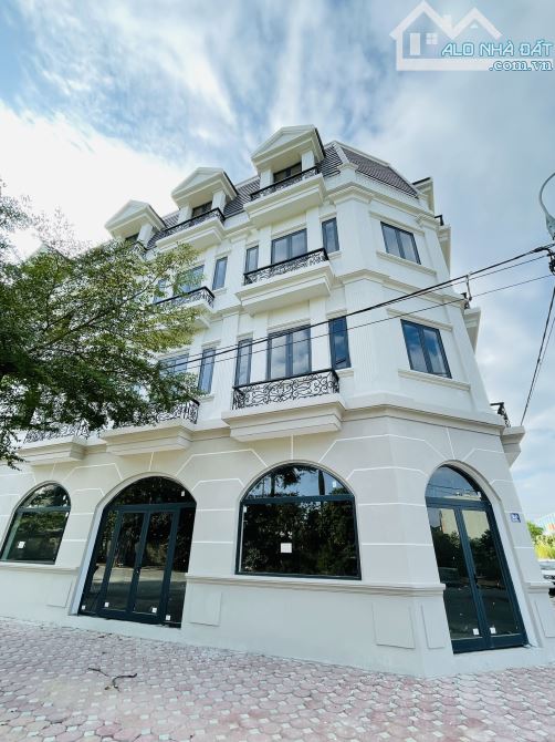 Bán nhà liền kề xây thô khu Trũng Trên Lai Xá, Hoài Đức, 80m2, 4 tầng, lô góc, 2 mặt tiền