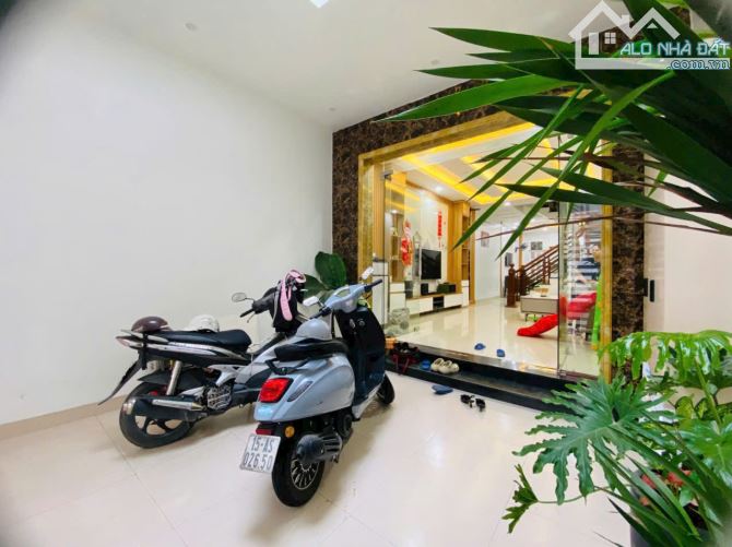 Bán nhà tuyến 2 Hoàng Ngọc Phách - Quán Nam, 84m 4 tầng độc lập, Giá 7.5 tỉ