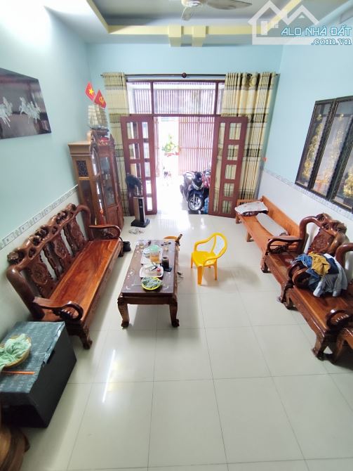Nhà 2 Lầu Xe Hơi Đậu Trong – Thoại Ngọc Hầu Chỉ 7.2 Tỷ. 🏡 Diện tích: 66m² (4mx17) | 3PN |