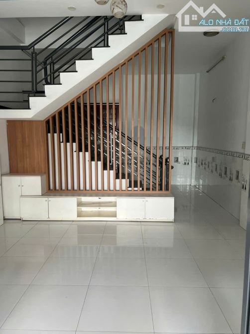 Hóc Môn bán nhà 2 lầu đường 5m thông gần câc tiện  ích chỉ 2ty790tr