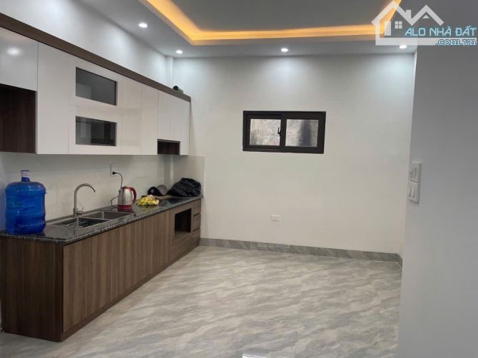 Bán nhà Tân Hội Đan Phượng 45 m2, 5 tầng, giá còn lâu mới tới 6 tỷ, hàng xóm Vincom.